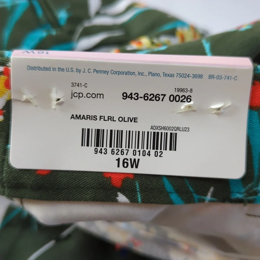 JCPenney, Green floral Chino style shorts. Size 16W
